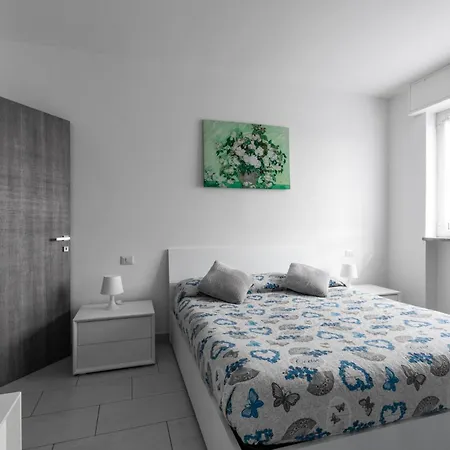 Bisceglie Mm Balcony King Apartment